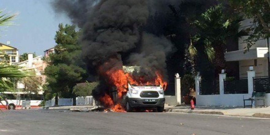 Seyir Halindeki Ambulans Alev Topuna Döndü
