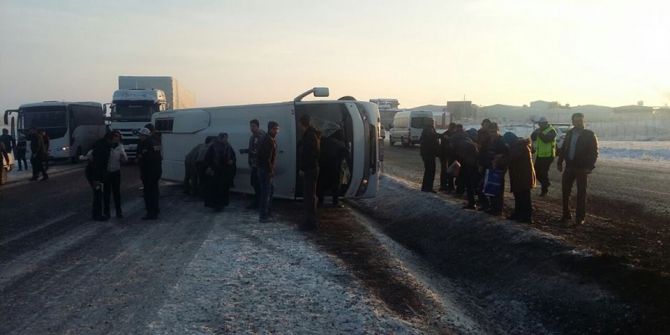 Niğde’de Otobüs Devrildi: 12 Yaralı