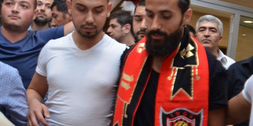 Erkan Zengin’e Eskişehirli Taraftarlardan Coşkulu Karşılama