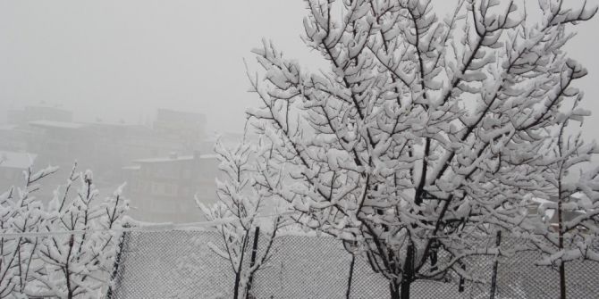 Hakkari’de 14 Köy İle 30 Mezra Yolu Ulaşıma Kapandı