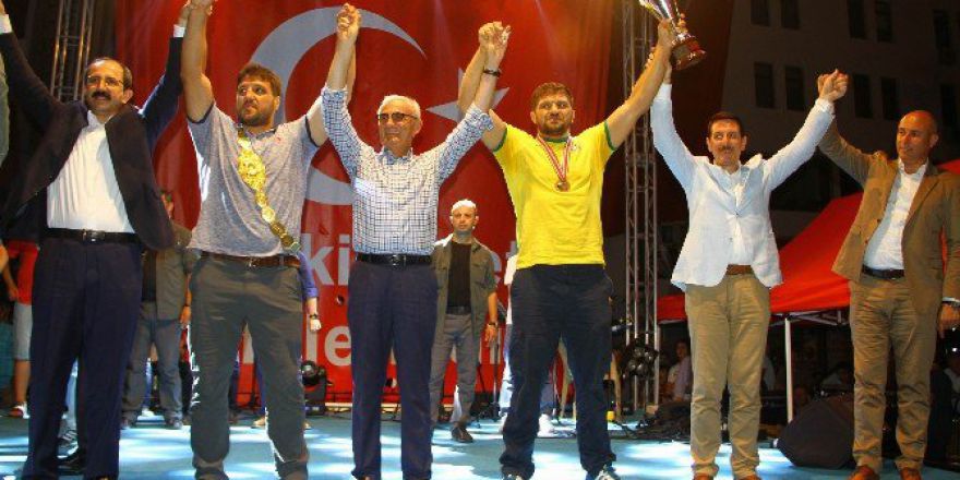 Başpehlivan Kara, Demokrasi Nöbetinde