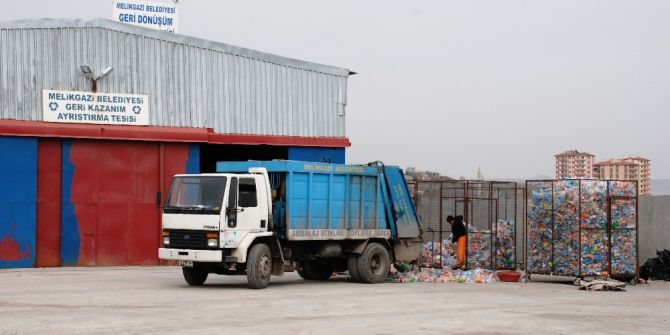 2016 Yılında Toplanan Atıklarla 80 Bin Ağacın Kesilmesi Önlendi