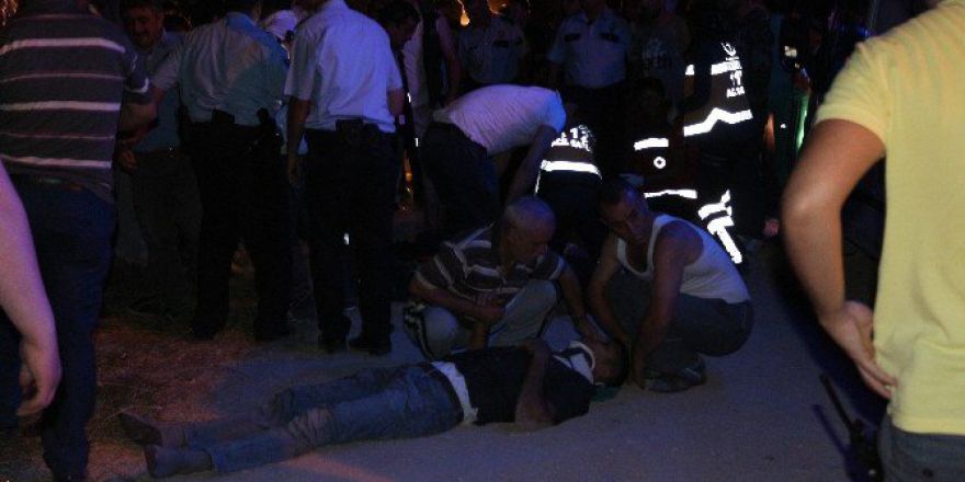 Tren İşçi Servisine Çarptı 3 Ölü 13 Yaralı