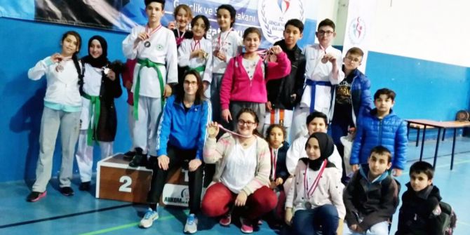 Mudanyalı Karateciler Madalyaları Topladı