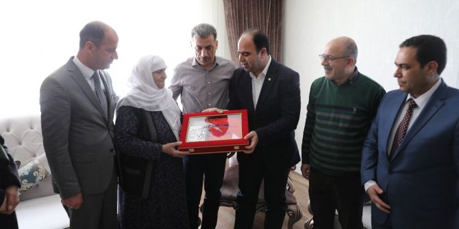 Şanlıurfa Büyükşehir Belediye Başkanı Nihat Çiftçi Şehit Ailelerini Ziyaret Etti