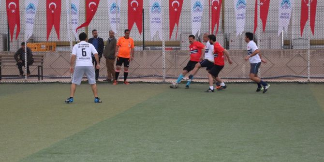 Şehitler Anısına Düzenlenen Futbol Turnuvası Başladı
