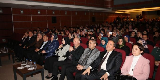 Kocasinan Akademi Tiyatro Kulübü Perdelerini Açtı