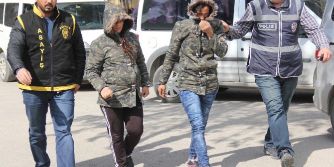 Adana’da Evlerin Kapısını Açarak Hırsızlık Yapan Biri Hamile 4 Kadın Yakalandı