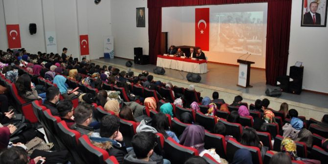 Neü’de, 102. Yıl Dönümünde Çanakkale Zaferi Konulu Panel Yapıldı