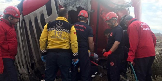 Devrilen Mikserin Kabininde Sıkışan Sürücü Bir Saatte Çıkarıldı