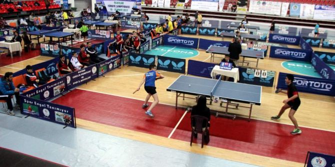 Yıldızlar Türkiye Masa Tenisi Şampiyonası Devam Ediyor
