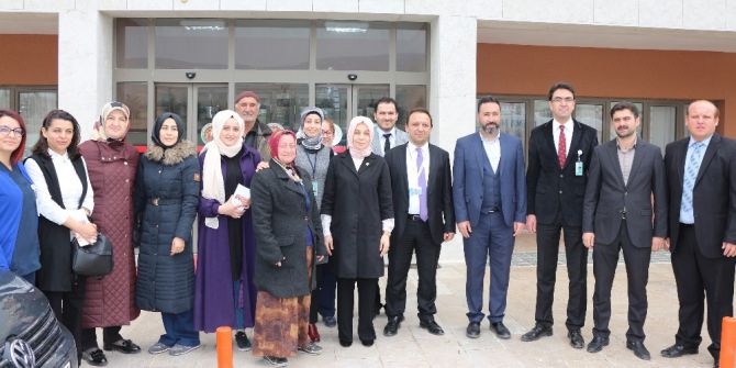 Ak Partili Leyla Şahin Usta, Referandum Çalışmalarını Sürdürüyor