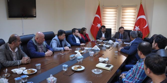 Dika, Firma Yetkilileriyle Bir Araya Geldi