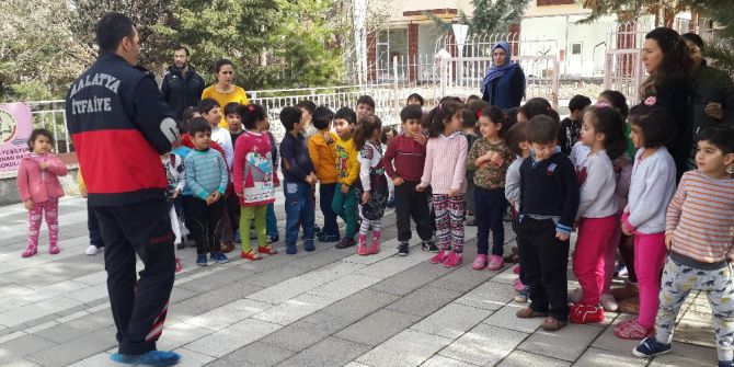 Minik Öğrenciler Yangın Ve Deprem Tatbikatı Yaptı