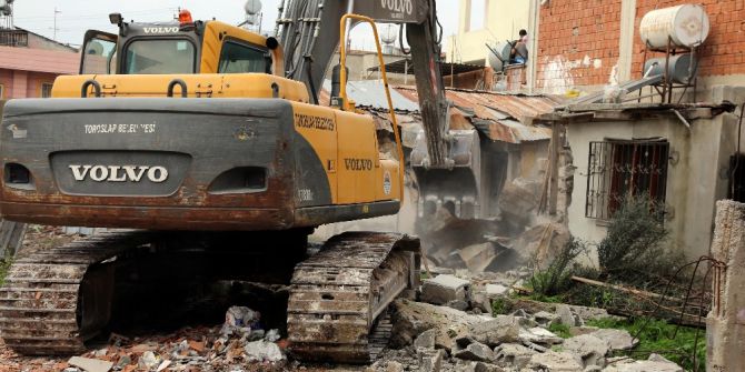 Toroslar’da Metruk Binalar Yıkılıyor