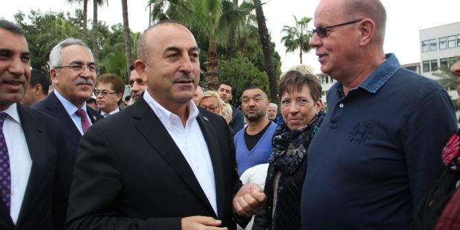 Hollandalılardan Bakan Çavuşoğlu’na Destek