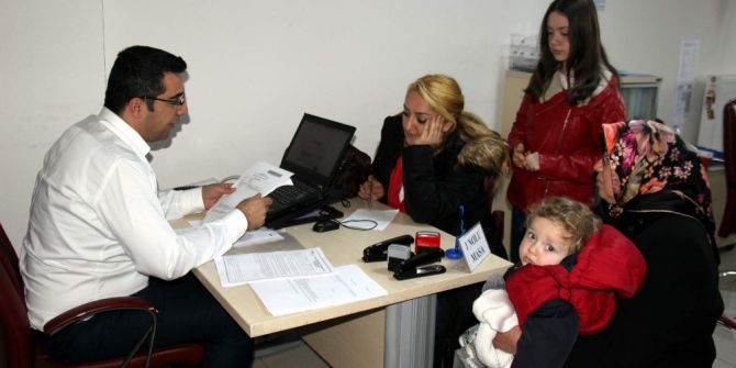 Kayseri’de Büyükanneler Maaş İçin Müracaatlara Başladı