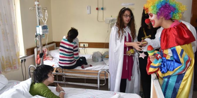 Alanya Belediyesi Ve Alkü’den Minik Hastalara Anlamlı Ziyaret