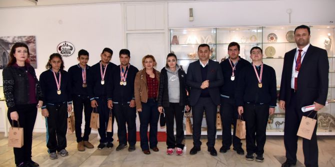 Engel Tanımayan Öğrencilerden Başkan Yücel’e Ziyaret