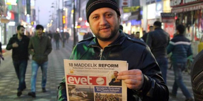 Ağrılı Ak Gençler "Evet" Gazetesi Dağıttı