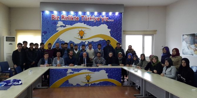 Karadağ, Üniversiteli Gençlerle Buluştu