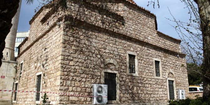 Sokakta Yaşayan Şahıs Cami Bahçesinde Öldü