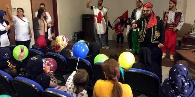 Hastanede Tedavi Gören Çocuklar İçin Tiyatro Düzenlendi