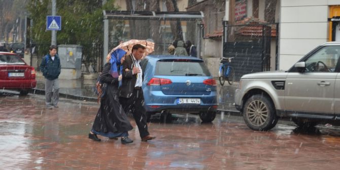 Kula’da Kar Yağışı Başladı