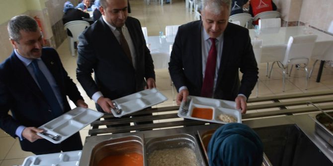 Arat; "Türkiye’deki Suriyelilerin İşsizliğe Düşünüldüğü Kadar Olumsuz Bir Etkisi Yok"