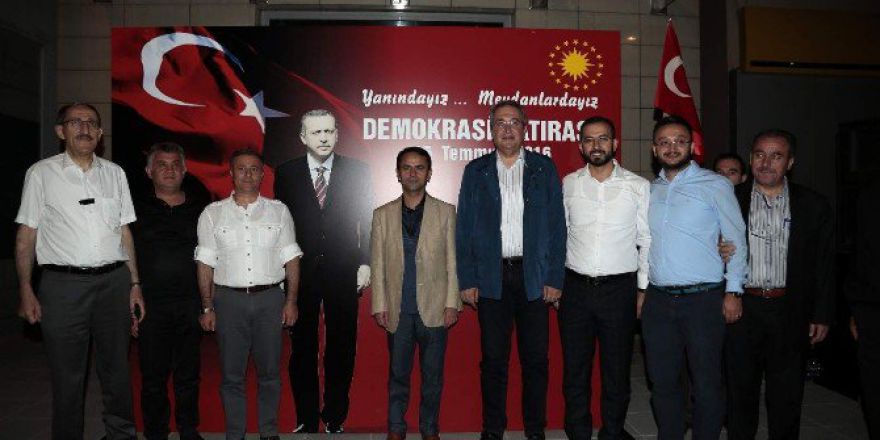 Demokrasi Nöbeti Birlik İçinde Devam Ediyor