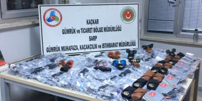 Sarp’ta 176 Bin Liralık Gümrük Kaçağı Güneş Gözlüğü Ele Geçirildi