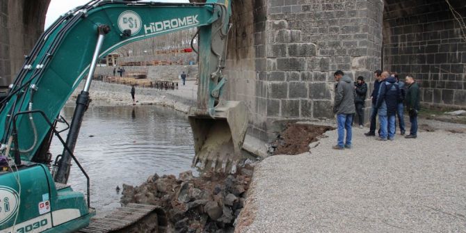 Tarihi Ongözlü Köprü’nün Kapatılan Gözleri Açılıyor