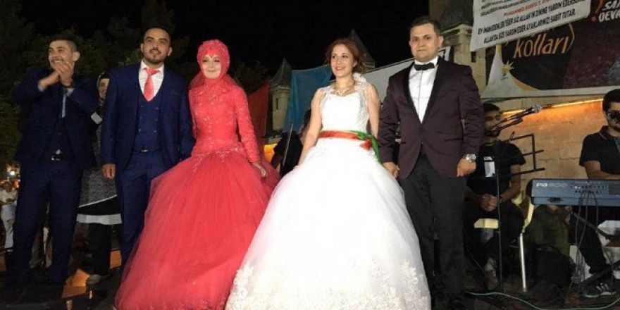 Karaman’da Gelin Ve Damatlar Demokrasi Nöbetine Katıldı