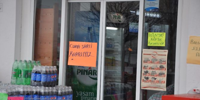 Bu İş Yerinde Cuma Saatinde Alışveriş Yapılmıyor