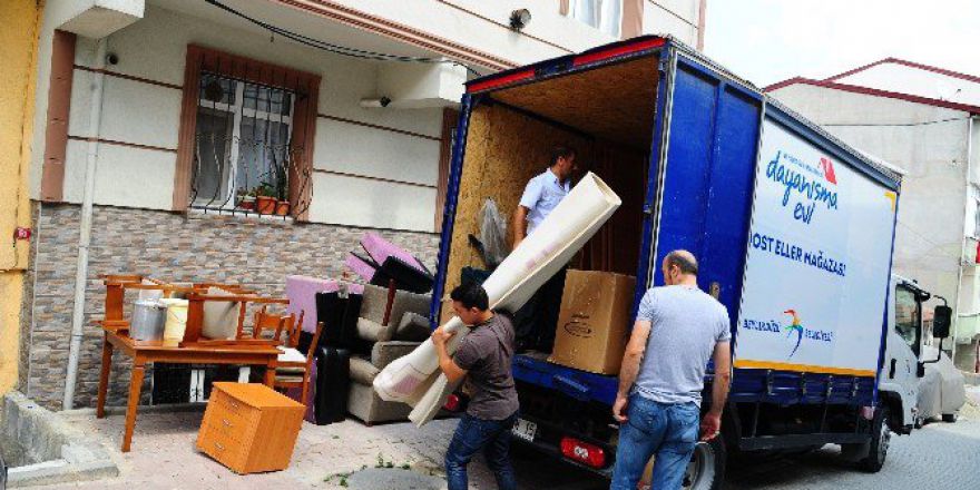 Beylikdüzü’nün Dost Elleri Su Baskınında Mağdur Olan Aileye Uzandı