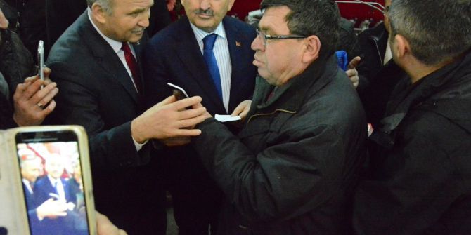 Bakan Müezzinoğlu, Sigara Paketine El Koydu