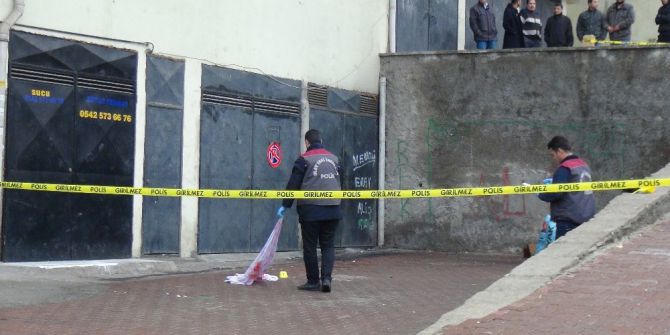 11. Kattan Atladı, 10. Katta Korkuluklara Tutundu Tekrar Atladı