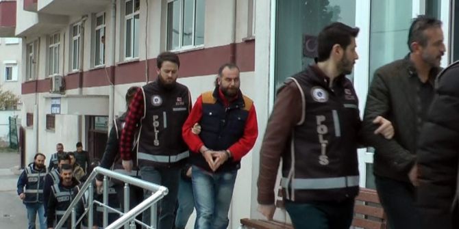 Ayvalık’ta 19 Göçmen Ve 12 Organizatör Yakalandı