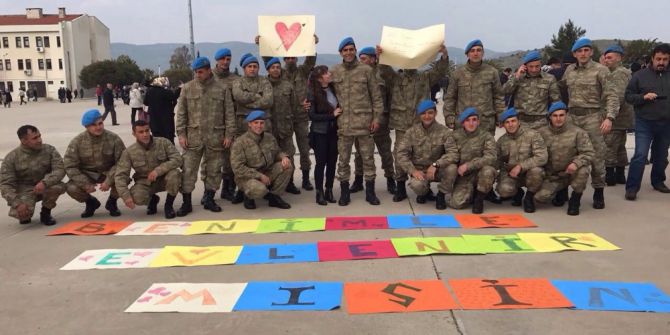 Komandodan, Marşla Evlilik Teklifi