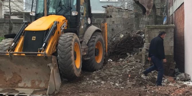 Körfez’de Metruk Binalar Yıkılıyor