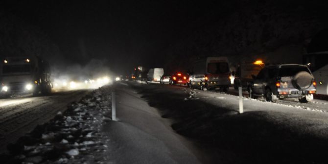 Konya-antalya Yolunda Ulaşıma Kar Engeli