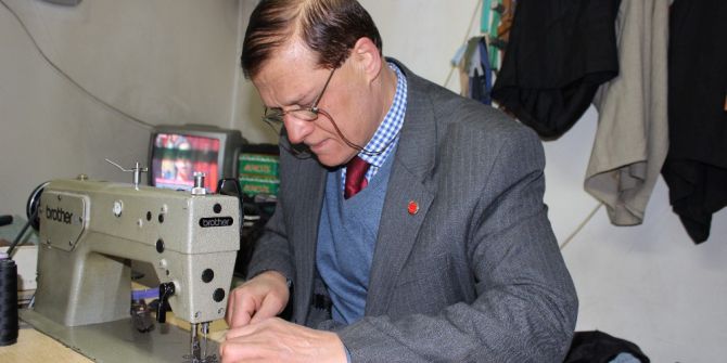 Hem Muhtar Hem Terzi Hem De Geri Dönüşümcü