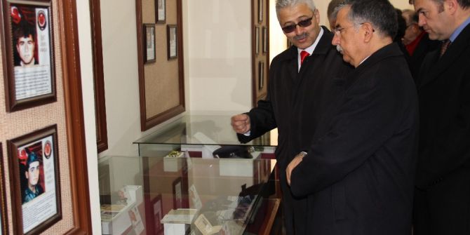 Milli Eğitim Bakanı Yılmaz, Şehitleri Anma Programına Katıldı