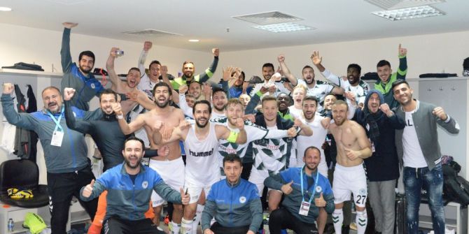 Konyasporlu Futbolculardan Kadıköy Pozu