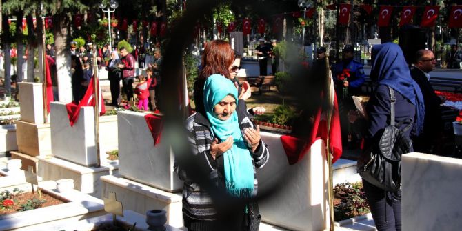 Mersin Şehitliğinde Hüzünlü Tören
