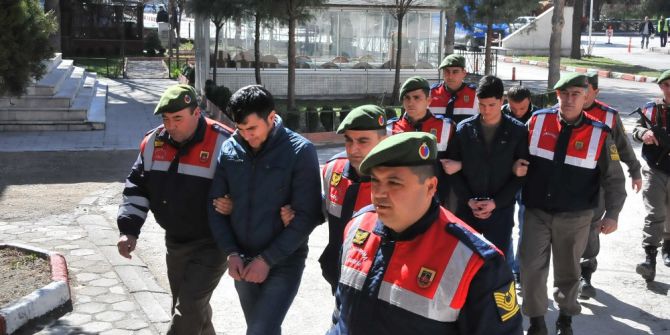 Tren Yolu Cinayetinin Zanlıları Adliyeye Çıkarıldı