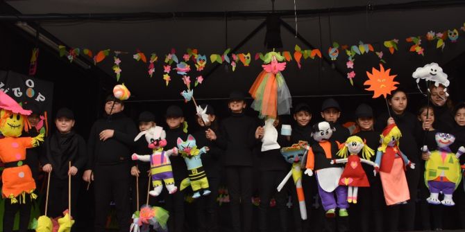 En İyi Kukla Performansını Sergileyen Minikler Ödüllerini Aldı