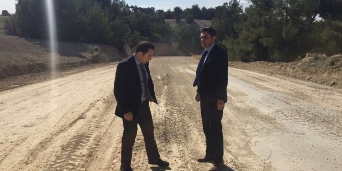 Selendi’de Yol Çalışmaları Devam Ediyor