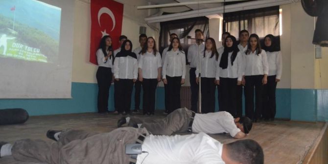 Manisa Şehitlerini Andı