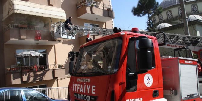 Elektrik Kontağından Çıkan Yangın Korkuttu